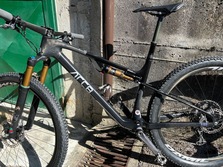 Used ARC8 Evolve Factory 2025 2025 Mountainbike, Black — image 3 of 5