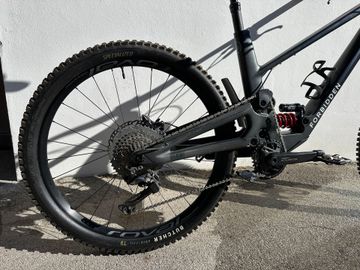 Used Forbidden Dreadnought XT 2023 2023 Mountainbike, Black, 29 — image 3 of 7