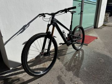 Used Forbidden Dreadnought XT 2023 2023 Mountainbike, Black, 29 — image 5 of 7