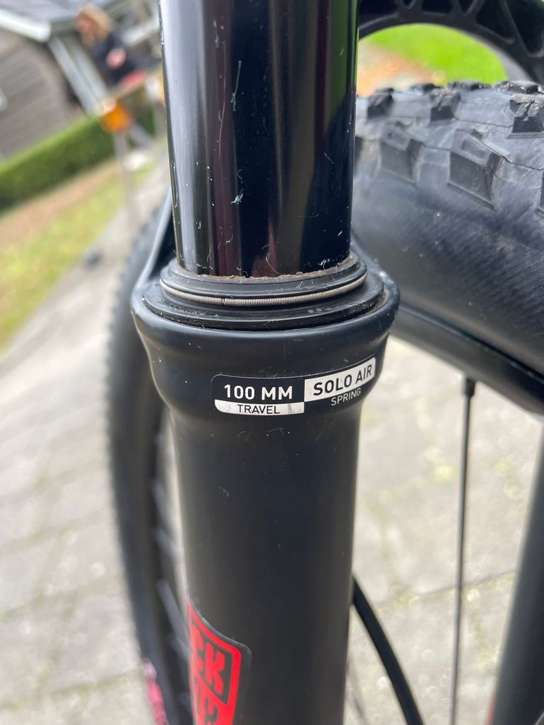 Used Specialized Era Shimano Deore XT 2016 Mountainbike, Black — image 6 of 16