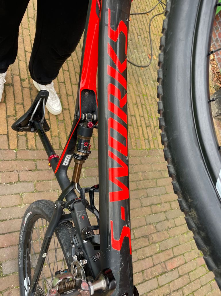 Used Specialized Era Shimano Deore XT 2016 Mountainbike, Black — image 4 of 16
