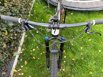 Used Specialized Epic Comp Carbon 29 World Cup 2016 2016 Mountainbike, Black, 29 — image 9 of 10