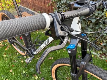 Used Specialized Epic Comp Carbon 29 World Cup 2016 2016 Mountainbike, Black, 29 — image 4 of 10