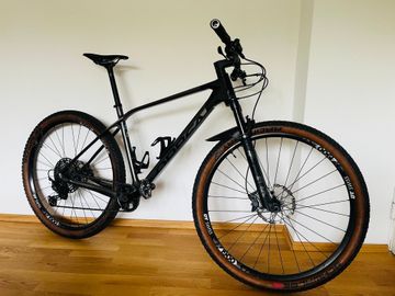 Used Orbea ALMA M20 2022 2022 Mountainbike, Light Gray, 29 — image 1 of 14