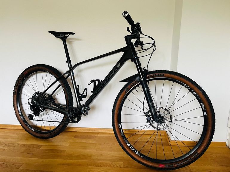 Used Orbea ALMA M20 2022 2022 Mountainbike, Light Gray, 29 — image 1 of 14