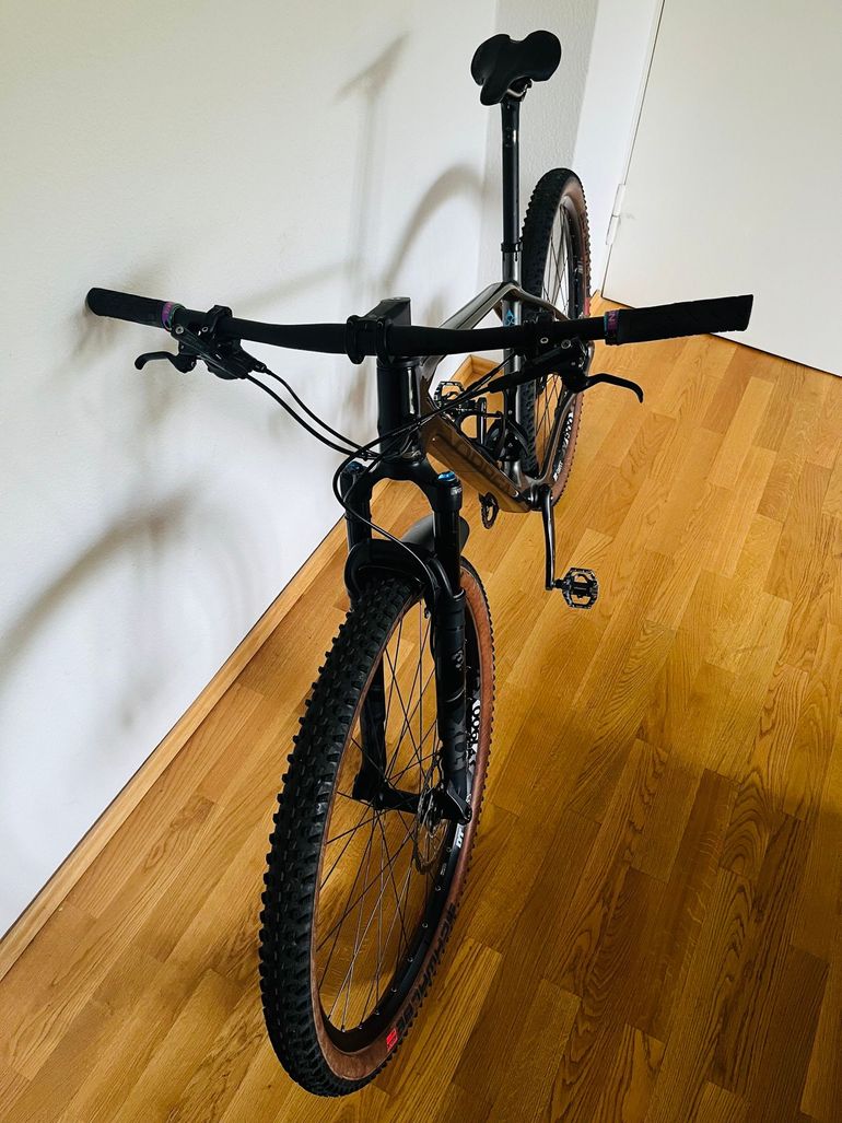 Used Orbea ALMA M20 2022 2022 Mountainbike, Light Gray, 29 — image 5 of 14