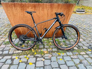 Used Orbea ALMA M20 2022 2022 Mountainbike, Light Gray, 29 — image 10 of 14