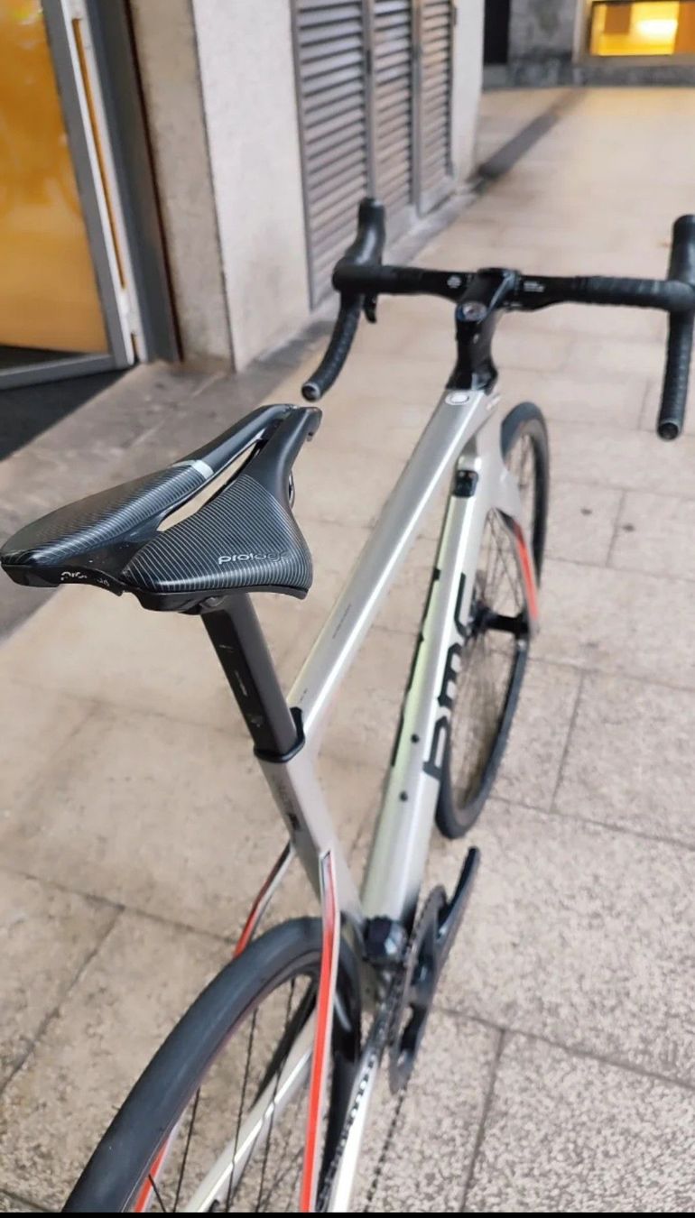 Used BMC Roadmachine 01 TWO 2021 2021 Road & Gravel, Light Gray — image 3 of 9