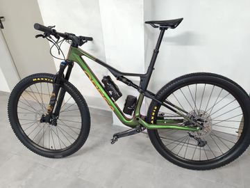 Used Orbea OIZ M30 2023 2023 Mountainbike, Green, 29 — image 1 of 3
