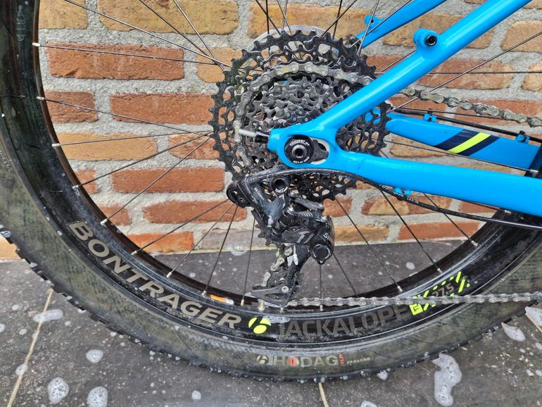 Used Trek Farley 9 2016 2016 Mountainbike, Blue, 27.5 — image 11 of 14