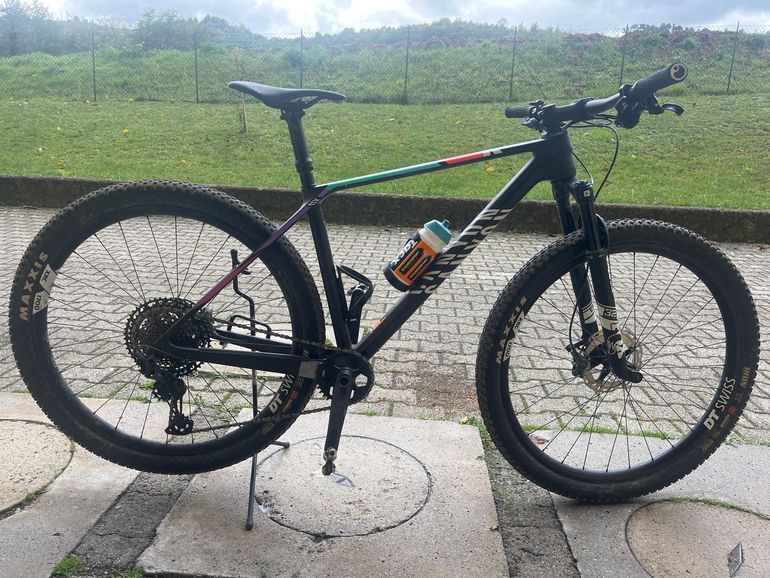 Used Canyon Exceed CF SLX 8 2024 2024 Mountainbike, Black, 29 — image 1 of 5