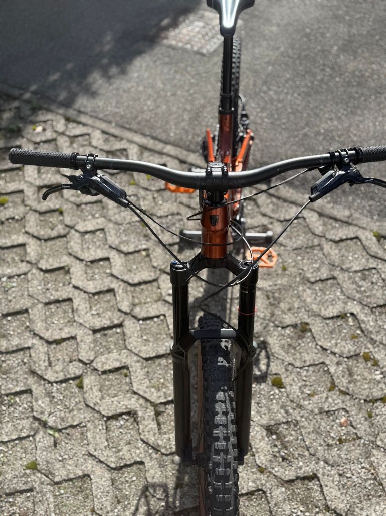 Used Trek Slash 8 Gen 5 2023 2023 Mountainbike, Orange, 29 — image 10 of 10
