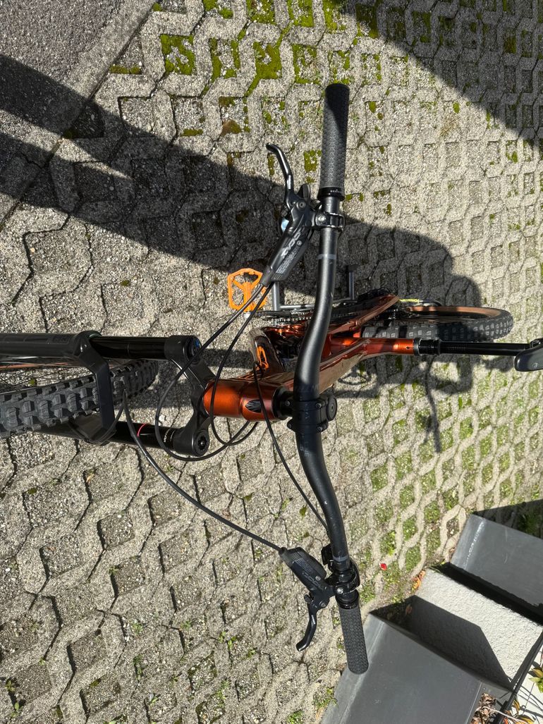 Used Trek Slash 8 Gen 5 2023 2023 Mountainbike, Orange, 29 — image 4 of 10