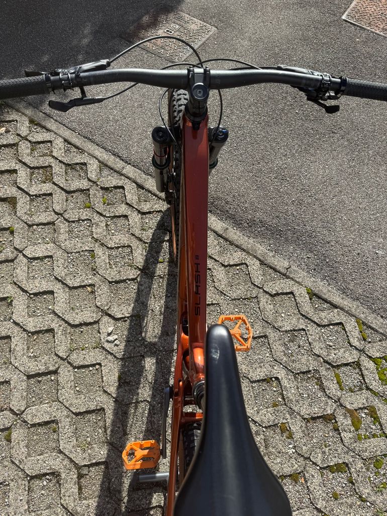 Used Trek Slash 8 Gen 5 2023 2023 Mountainbike, Orange, 29 — image 5 of 10