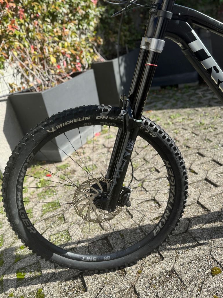 Used Trek Session 8 2025 2025 Mountainbike, Black, 29 — image 7 of 10
