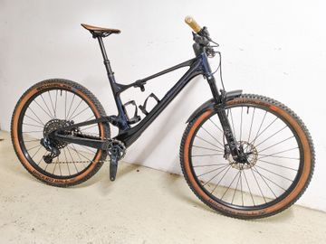 Used Scott Spark 900 AXS 2022 2022 Mountainbike, Blue, 29 — image 3 of 6