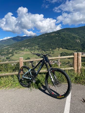 Used Mondraker Summum SRAM GX DH 2022 Mountainbike, Black — image 1 of 10