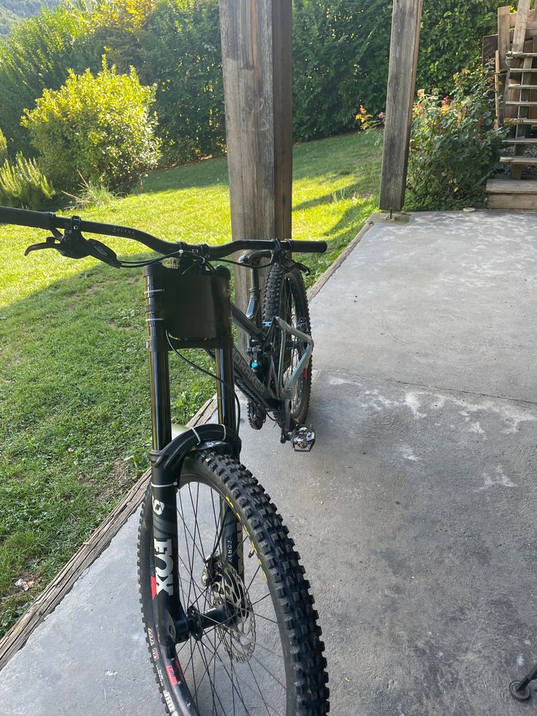 Used Mondraker Summum SRAM GX DH 2022 Mountainbike, Black — image 4 of 10
