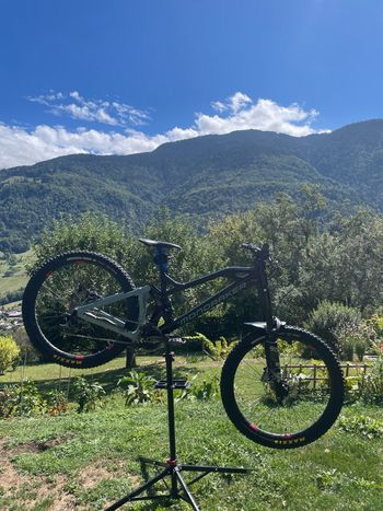 Used Mondraker Summum SRAM GX DH 2022 Mountainbike, Black — image 10 of 10