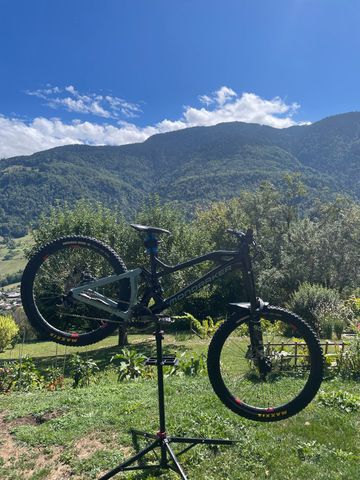 Used Mondraker Summum SRAM GX DH 2022 Mountainbike, Black — image 10 of 10