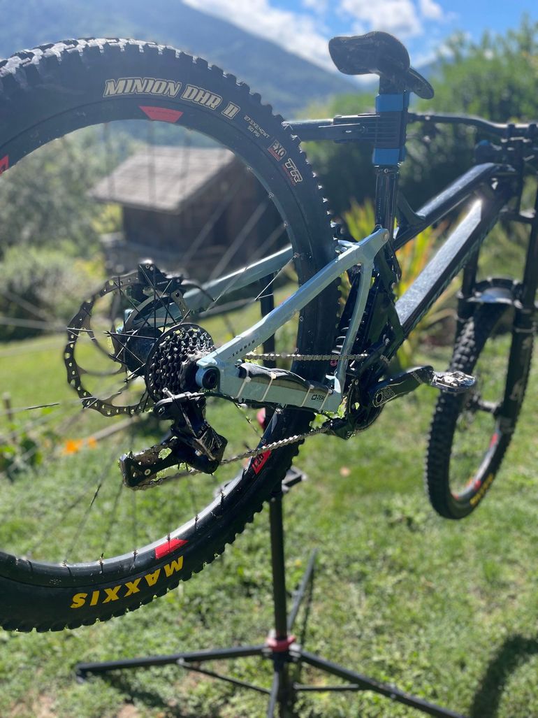 Used Mondraker Summum SRAM GX DH 2022 Mountainbike, Black — image 8 of 10