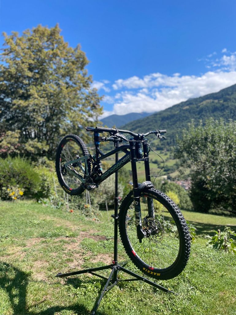 Used Mondraker Summum SRAM GX DH 2022 Mountainbike, Black — image 5 of 10