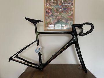 Used Giant Defy Advanced Pro 2 AXS 2023 Frameset 2023 Road & Gravel
