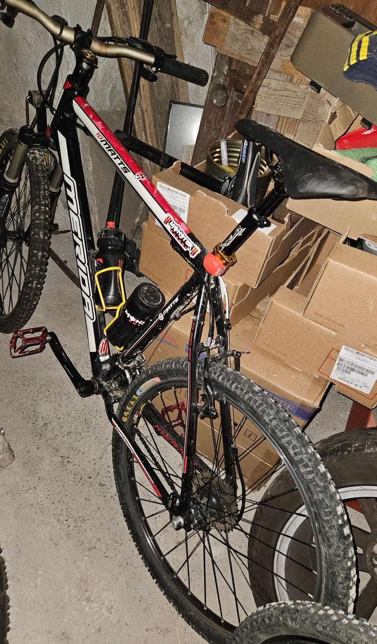 Used Merida Matts 10+ Mod 2013 Mountainbike, Red — image 2 of 10