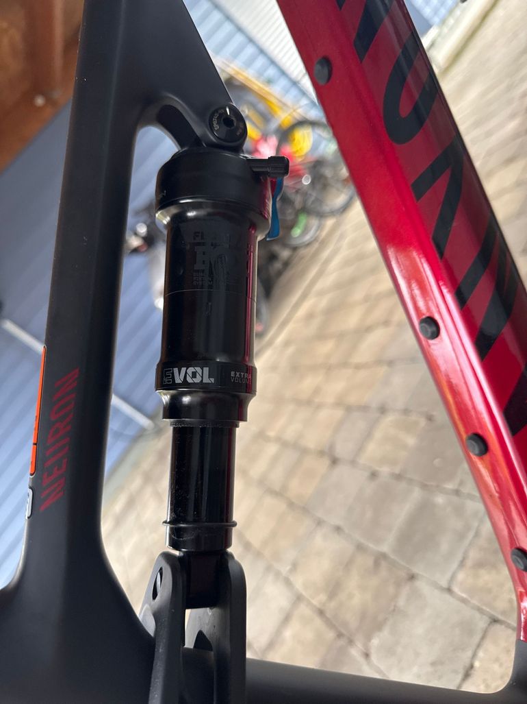 Used Canyon Neuron CF 8 2023 2023 Mountainbike, Red, 27.5 (650B) — image 4 of 6