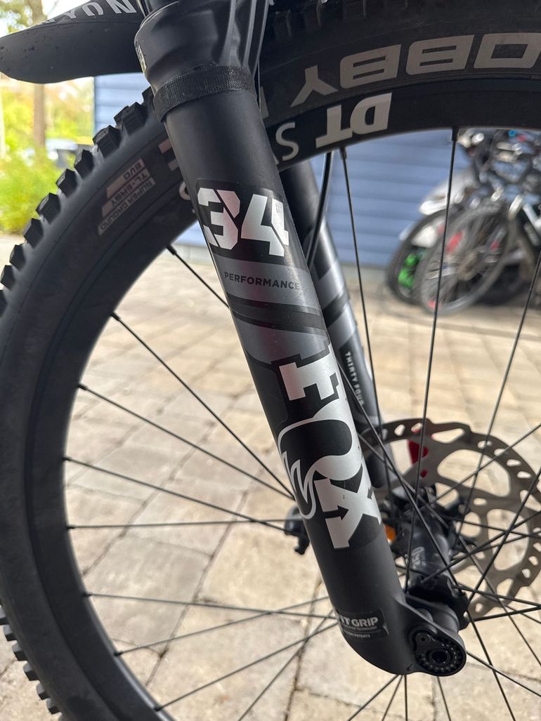 Used Canyon Neuron CF 8 2023 2023 Mountainbike, Red, 27.5 (650B) — image 5 of 6