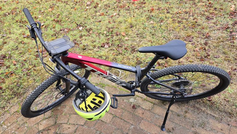 Used Trek Marlin 6 Gen 2 2023 2023 Mountainbike, Red, 27.5, 29 — image 3 of 5