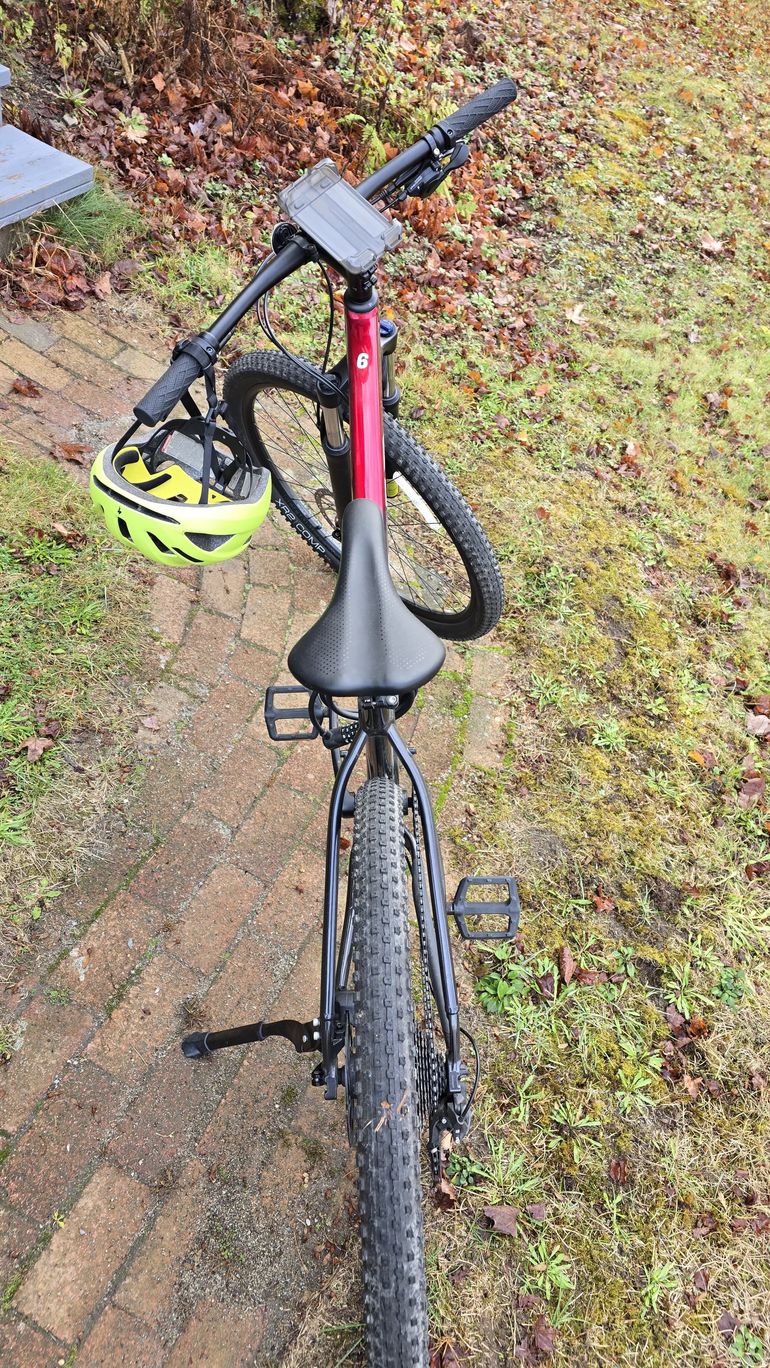 Used Trek Marlin 6 Gen 2 2023 2023 Mountainbike, Red, 27.5, 29 — image 4 of 5