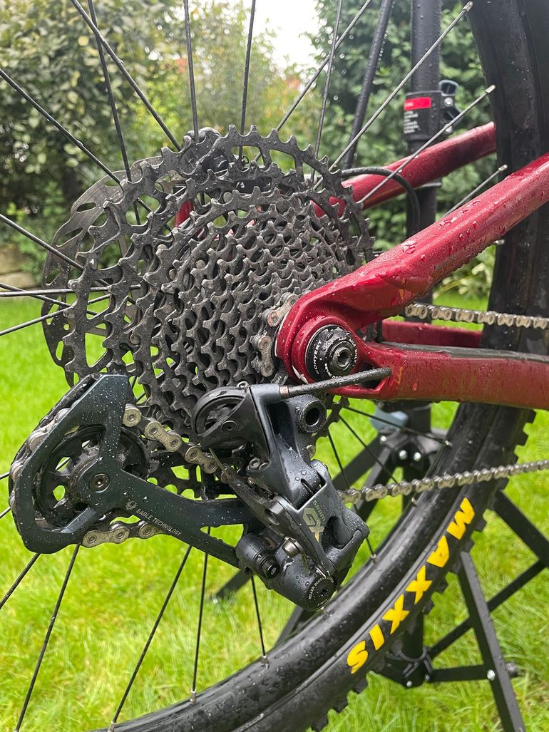 Used Trek Remedy SRAM GX Eagle AXS (T-Type) 2022 Mountainbike, Red — image 3 of 6