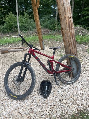 Used Trek Remedy SRAM GX Eagle AXS (T-Type) 2022 Mountainbike, Red — image 2 of 6