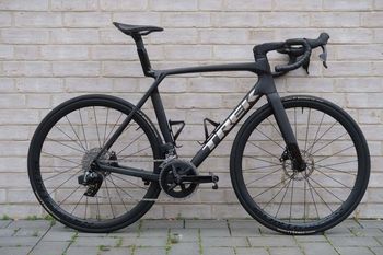Used Trek Madone SL 6 AXS 2024 + Aero-Cockpit & Mount 2024 Road & Gravel
