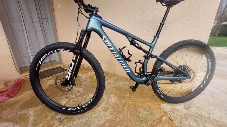 Used Specialized Epic 8 Pro 2024 2024 Mountainbike, Light Gray, 29 — image 2 of 4