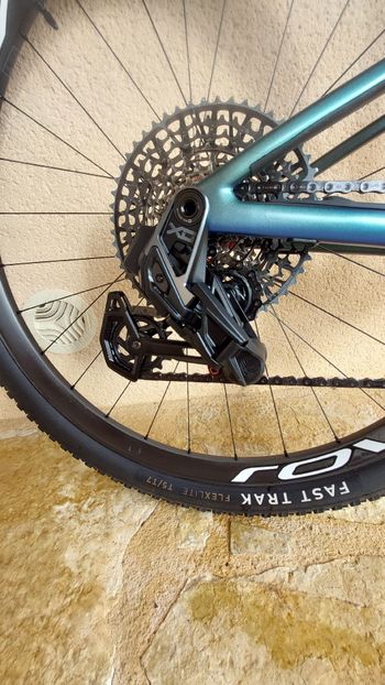 Used Specialized Epic 8 Pro 2024 2024 Mountainbike, Light Gray, 29 — image 3 of 4