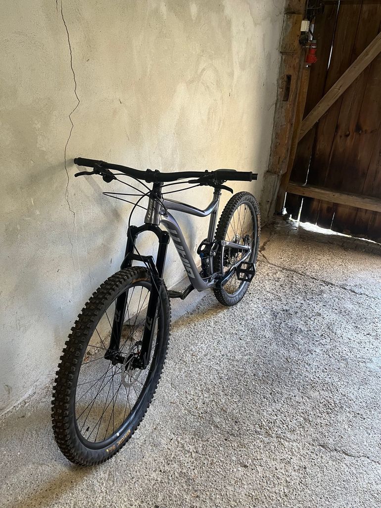 Used Giant Trance 3 2020 2020 Mountainbike, Light Gray, 27.5 — image 1 of 8