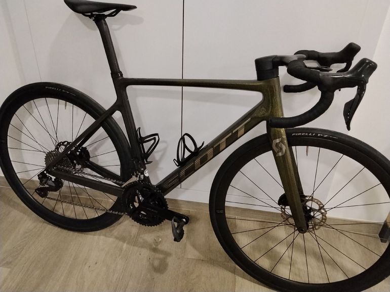 Used Scott Addict RC 40 2024 2024 Road & Gravel, Black — image 8 of 11