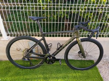 Used Scott Addict RC 40 2024 2024 Road & Gravel, Black — image 1 of 11