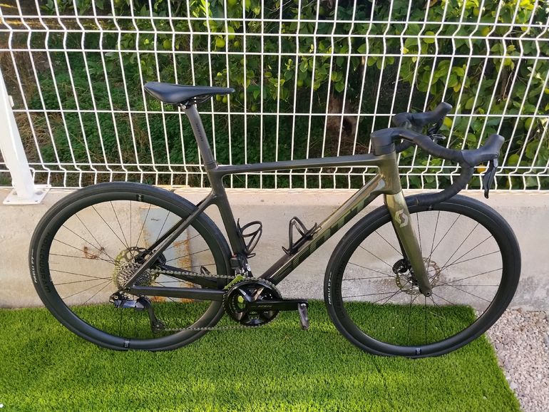 Used Scott Addict RC 40 2024 2024 Road & Gravel, Black — image 1 of 11