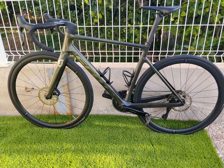 Used Scott Addict RC 40 2024 2024 Road & Gravel, Black — image 2 of 11