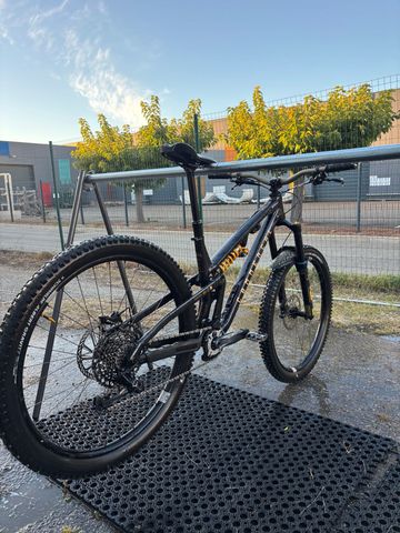 Used Commencal META V5 OHLINS EDITION 2024 2024 Mountainbike, Black, 29 — image 5 of 5