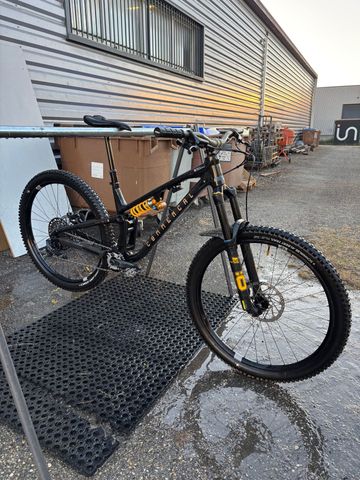 Used Commencal META V5 OHLINS EDITION 2024 2024 Mountainbike, Black, 29 — image 3 of 5