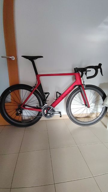 Used Canyon Aeroad CF SLX 8.0 2018 2018 Road & Gravel, Red — image 1 of 6