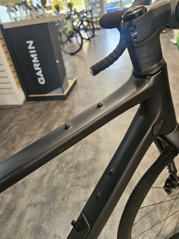 Used Pivot VAULT 2025 Road & Gravel, Black — image 7 of 8