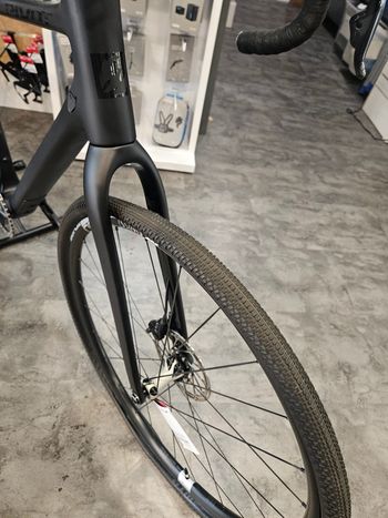 Used Pivot VAULT 2025 Road & Gravel, Black — image 8 of 8