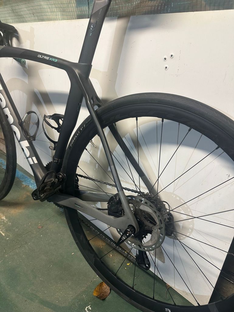 Used Bianchi Oltre XR3 2023 Road & Gravel, Light Gray — image 2 of 3