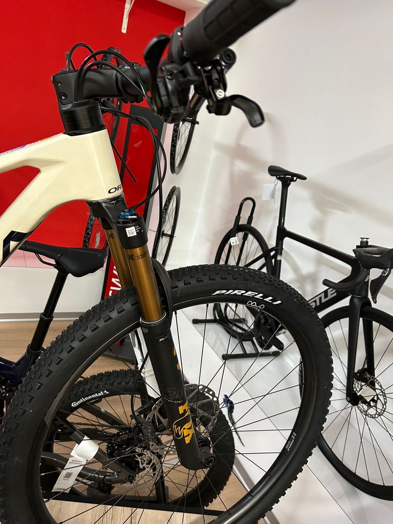 Used Orbea Oiz Shimano Deore XT 2025 Mountainbike, Black — image 6 of 7