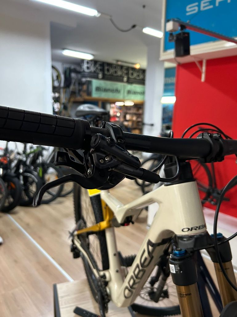 Used Orbea Oiz Shimano Deore XT 2025 Mountainbike, Black — image 7 of 7